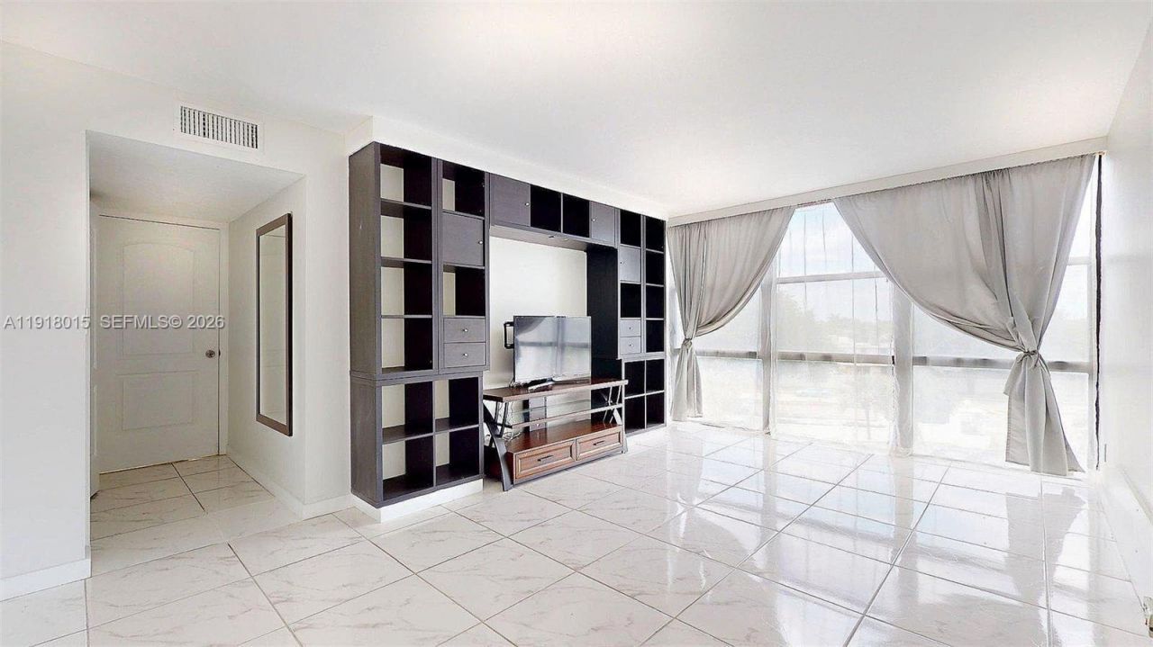 1000 Parkview Dr, Unit 431, Hallandale Beach, FL 33009 Photo