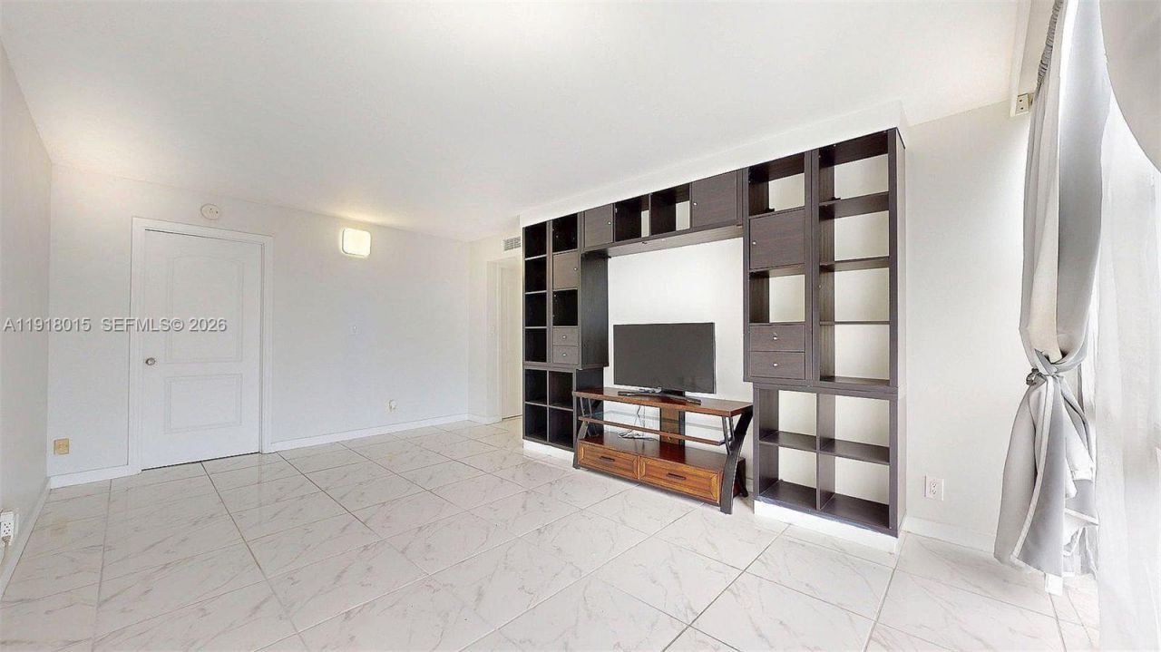 1000 Parkview Dr, Unit 431, Hallandale Beach, FL 33009 Photo