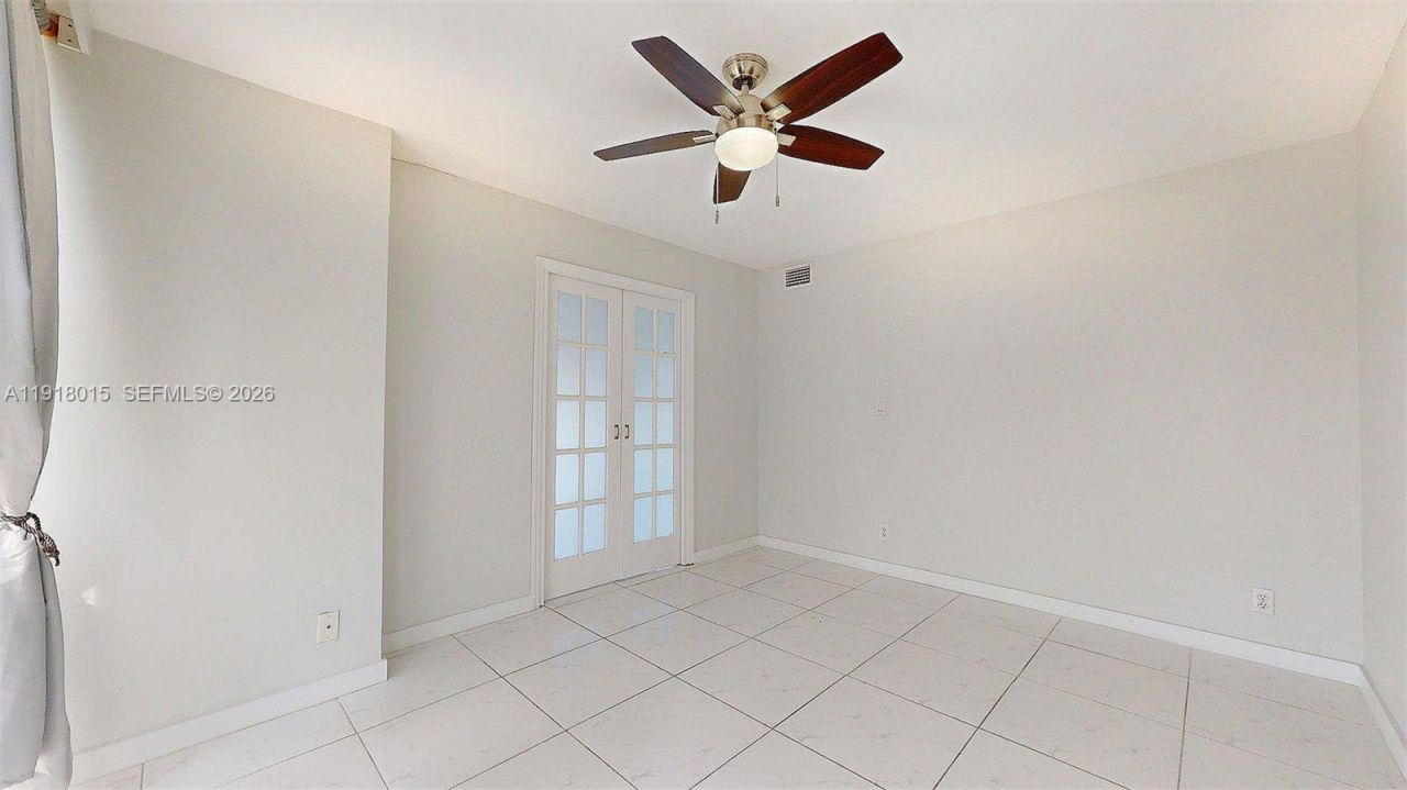 1000 Parkview Dr, Unit 431, Hallandale Beach, FL 33009 Photo