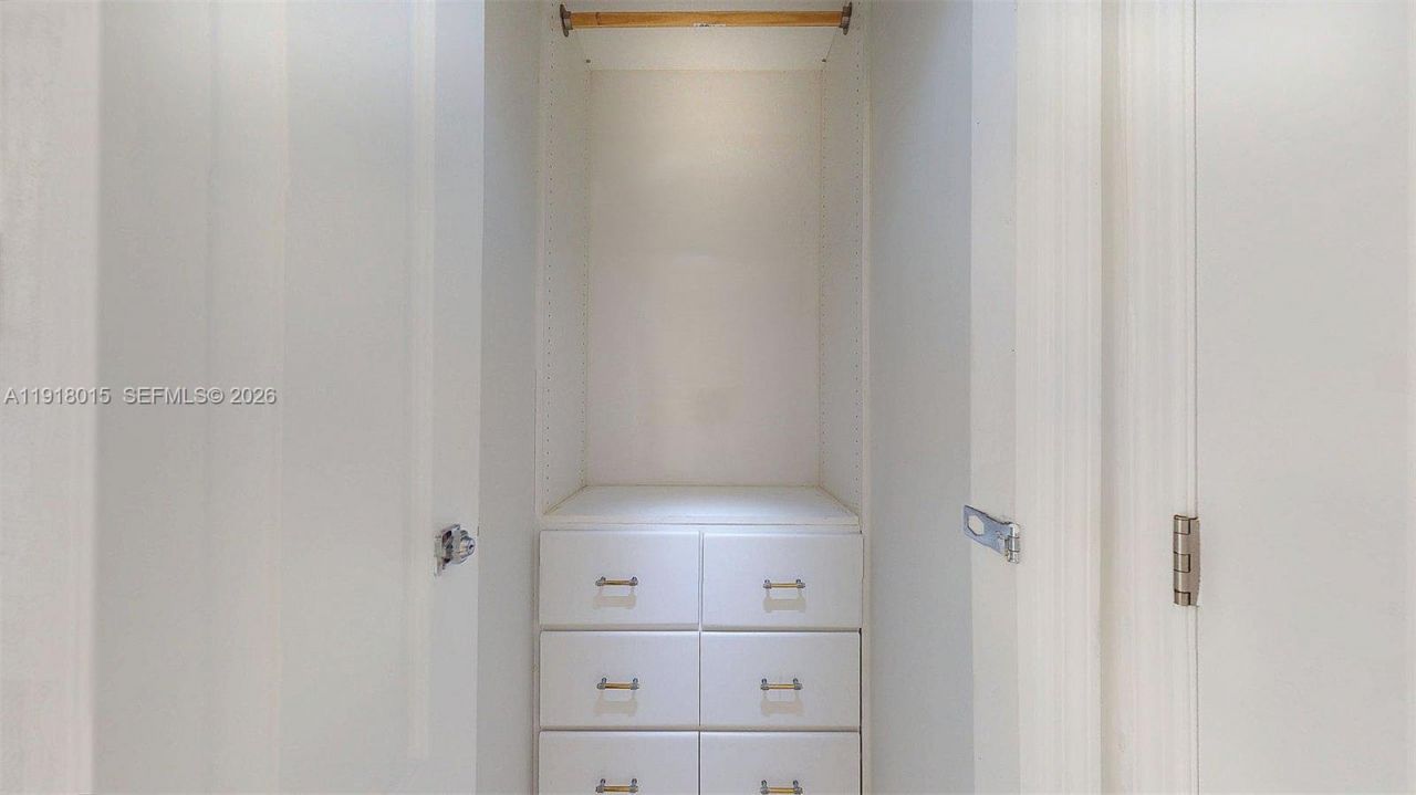 1000 Parkview Dr, Unit 431, Hallandale Beach, FL 33009 Photo