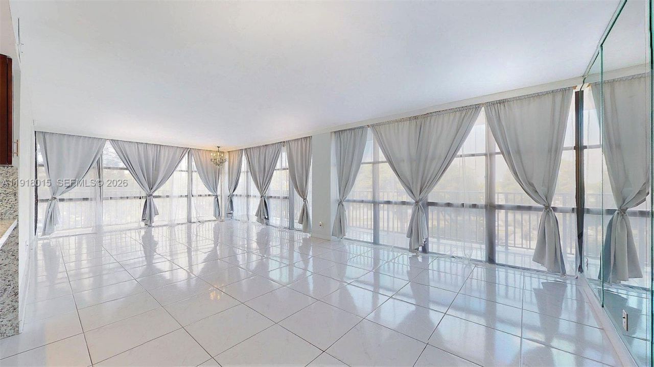 1000 Parkview Dr, Unit 431, Hallandale Beach, FL 33009 Photo