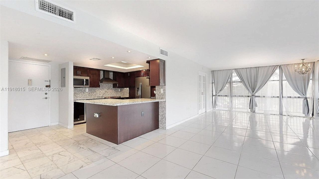 1000 Parkview Dr, Unit 431, Hallandale Beach, FL 33009 Photo