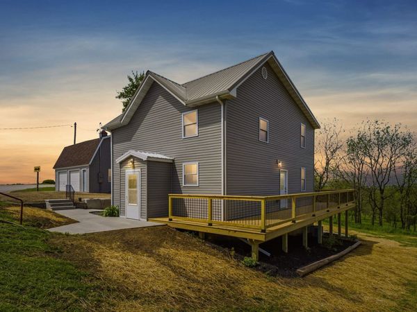 1464 9 Highway, Lansing, IA 52151