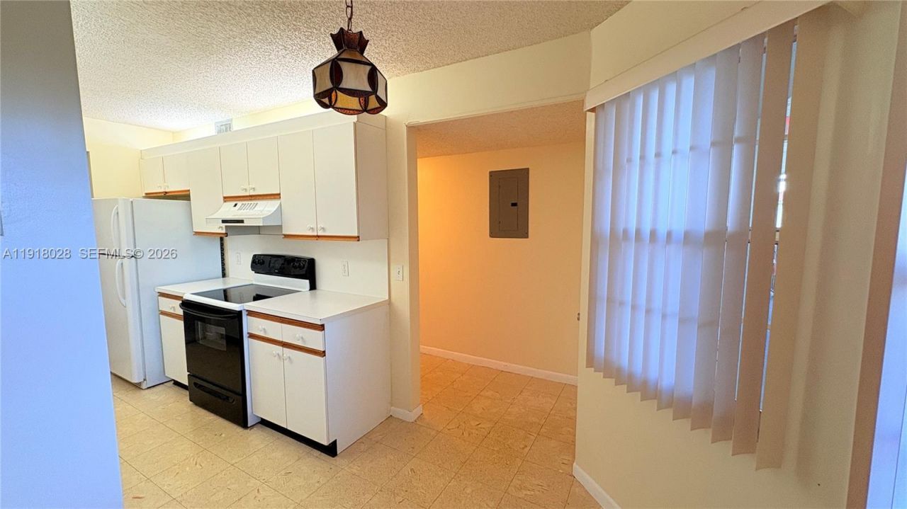 12900 SW 13th St, Unit 413E, Pembroke Pines, FL 33027 Photo
