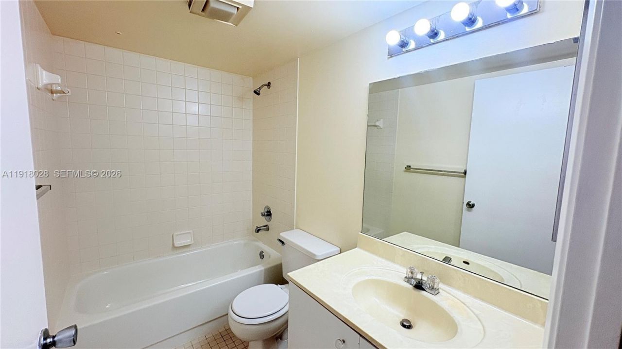 12900 SW 13th St, Unit 413E, Pembroke Pines, FL 33027 Photo