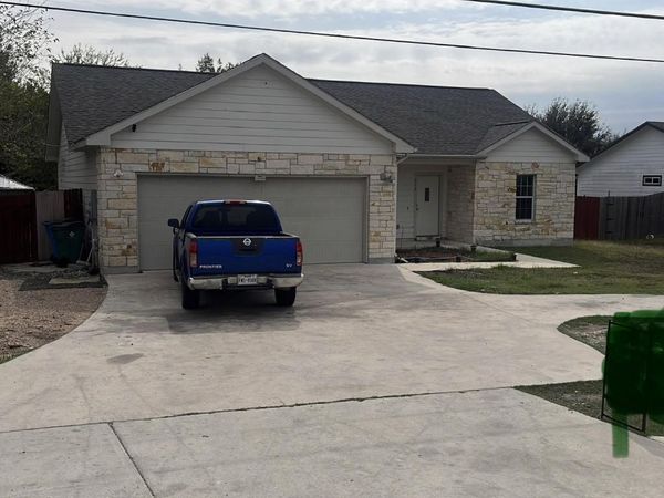 313 NW Carlos G Parker BLVD NW, Taylor, TX 76574