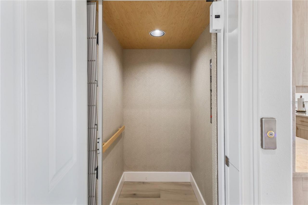 8008 Midnight Pass Road, Sarasota, FL 34242 Photo