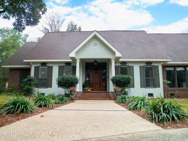 14188 Longwood Circle, D'Iberville, MS 39540