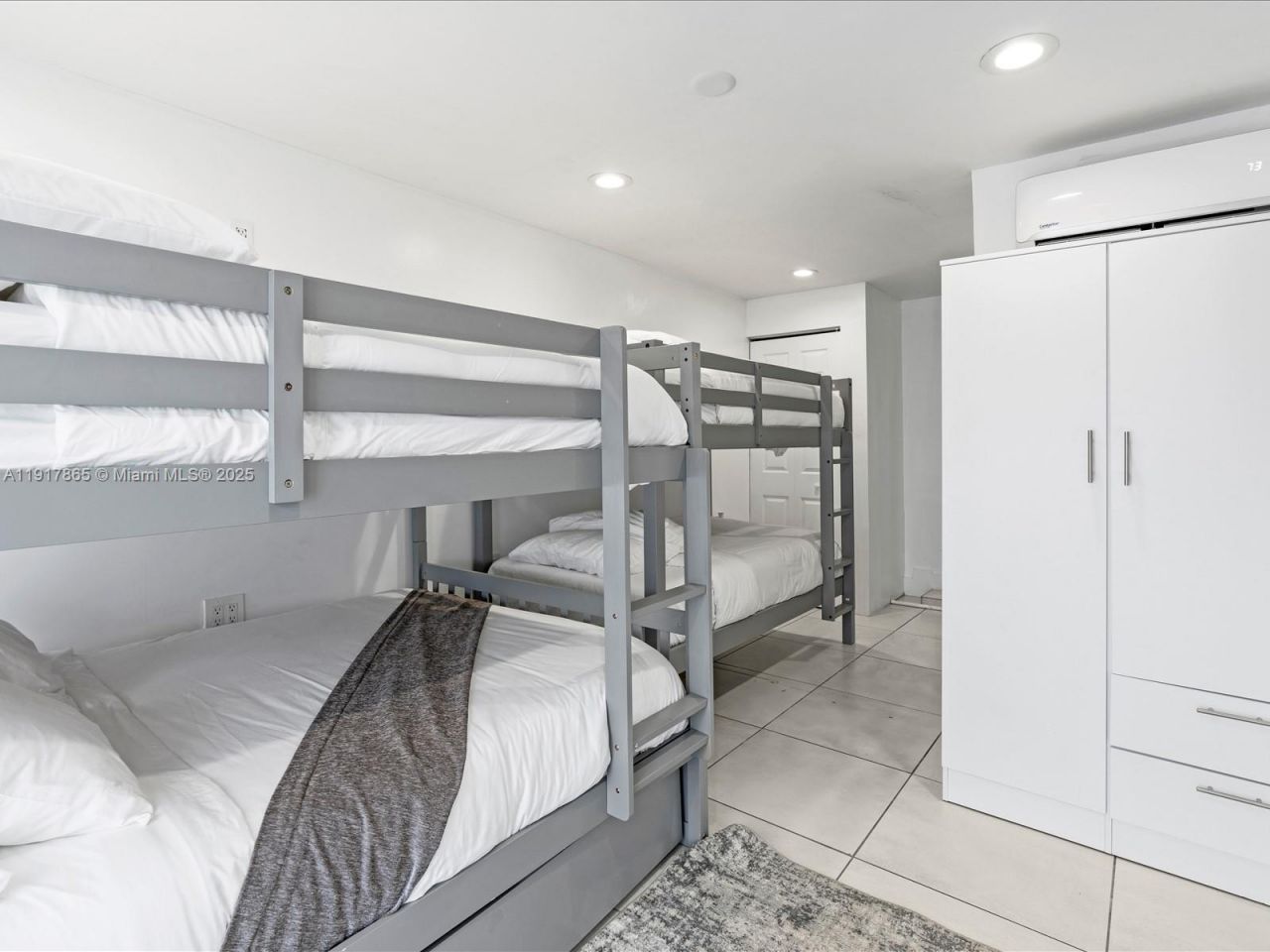 6820 SW 9th St, Pembroke Pines, FL 33023 Photo