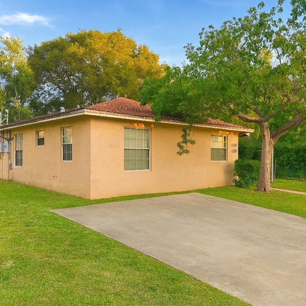 734 NW 13th Ter, Fort Lauderdale, FL 33311 Main Photo