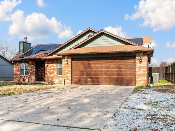 3807 W Locust Street, Rogers, AR 72756