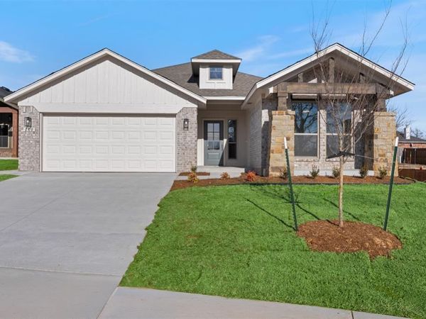 280 Woodrock Street, Harrah, OK 73045