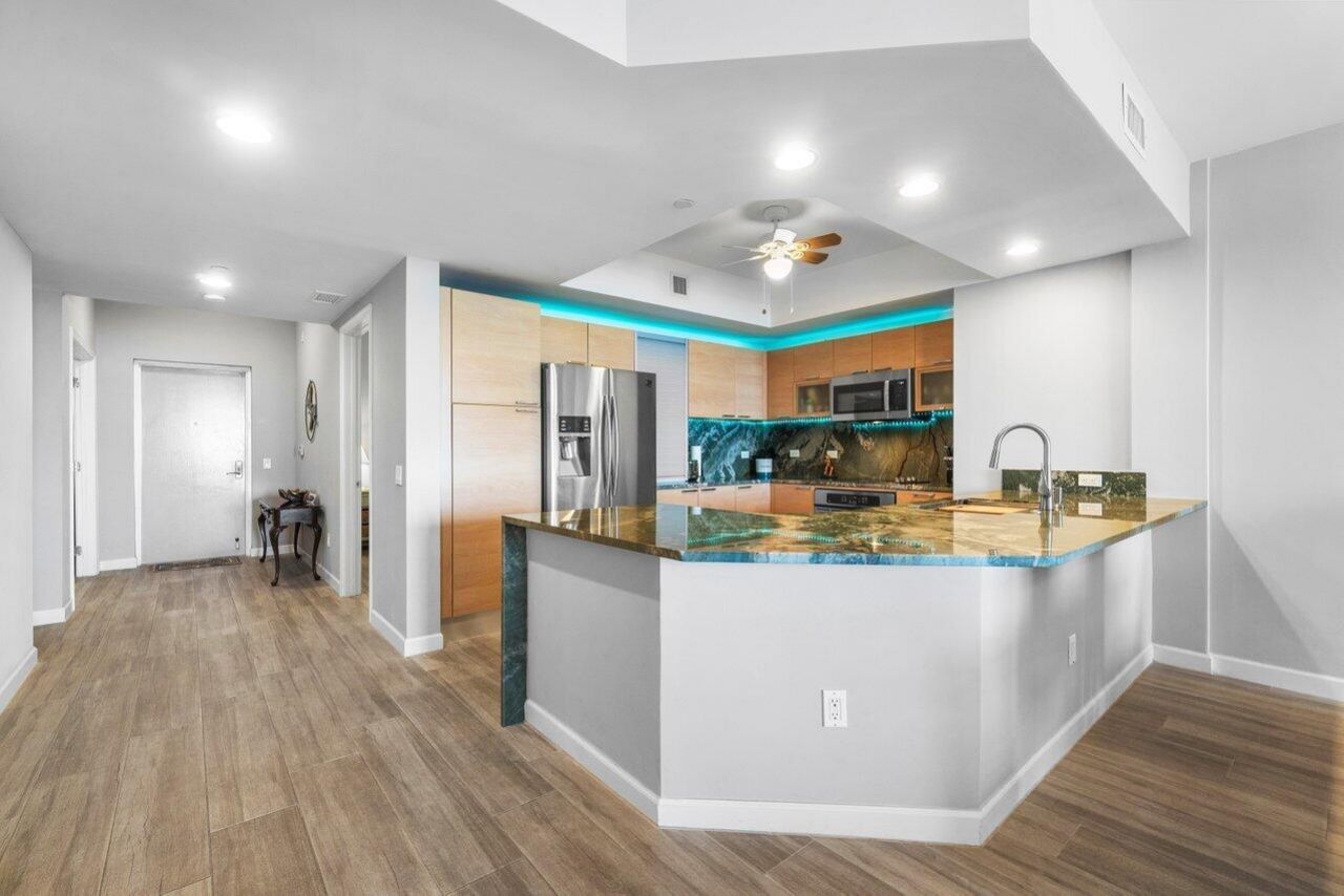 2640 Lake Shore Drive, Unit 711, Riviera Beach, FL 33404 Photo