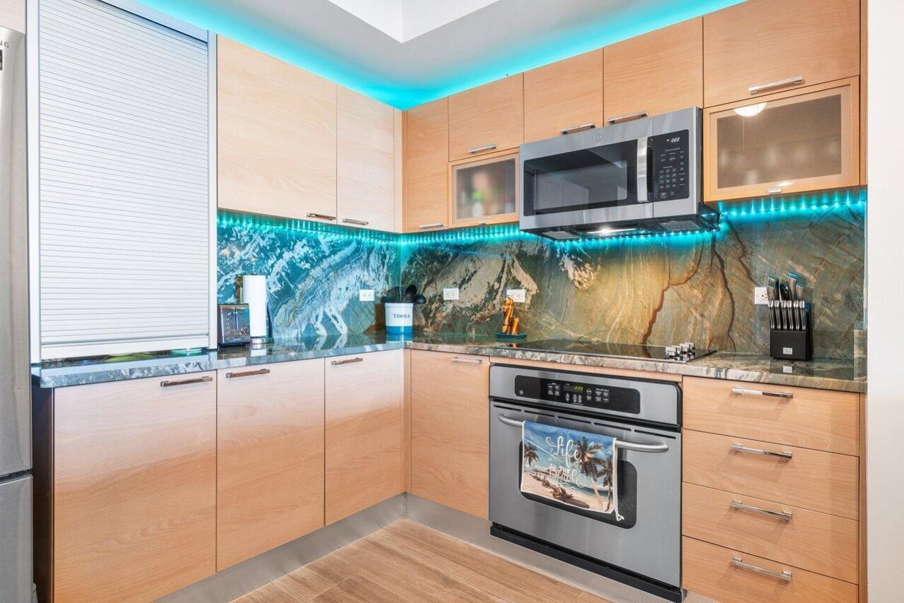 2640 Lake Shore Drive, Unit 711, Riviera Beach, FL 33404 Photo