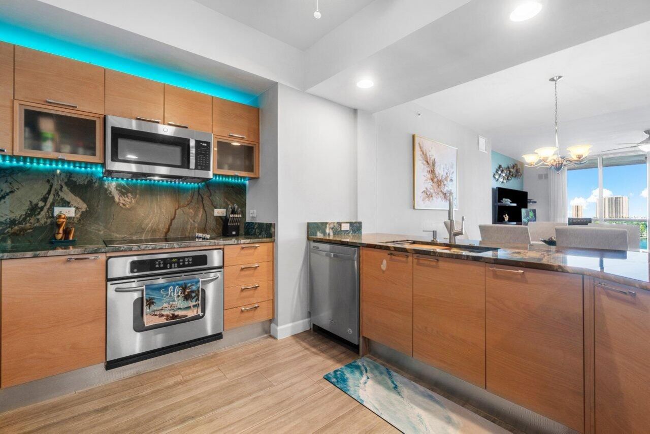 2640 Lake Shore Drive, Unit 711, Riviera Beach, FL 33404 Photo