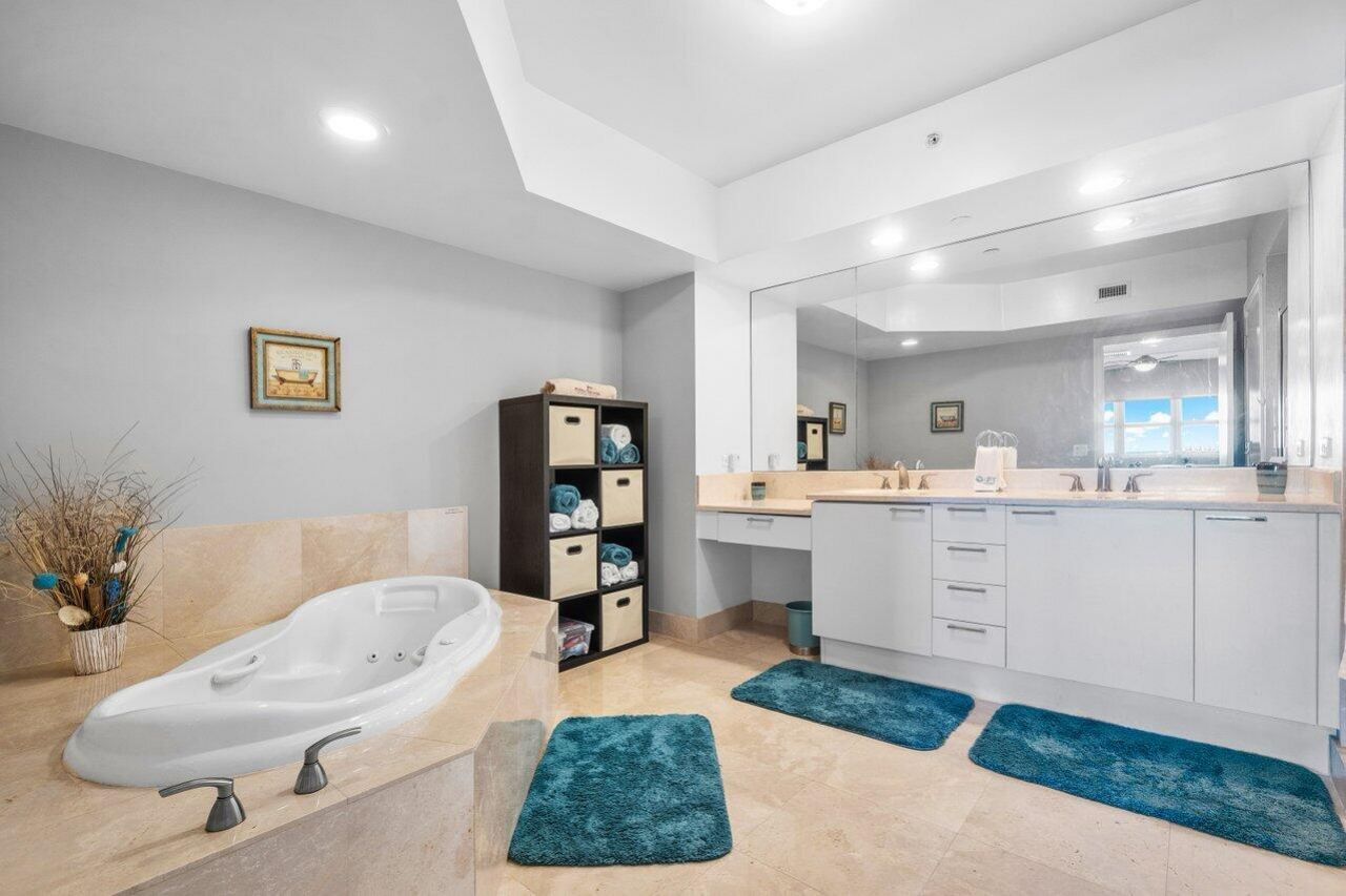 2640 Lake Shore Drive, Unit 711, Riviera Beach, FL 33404 Photo