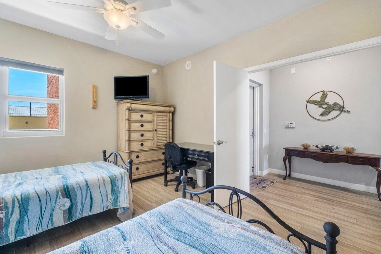 2640 Lake Shore Drive, Unit 711, Riviera Beach, FL 33404 Photo