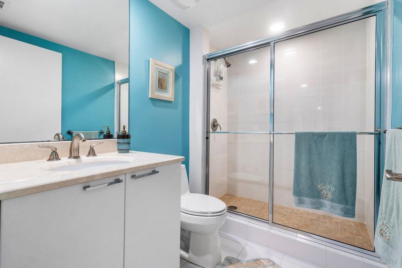 2640 Lake Shore Drive, Unit 711, Riviera Beach, FL 33404 Photo