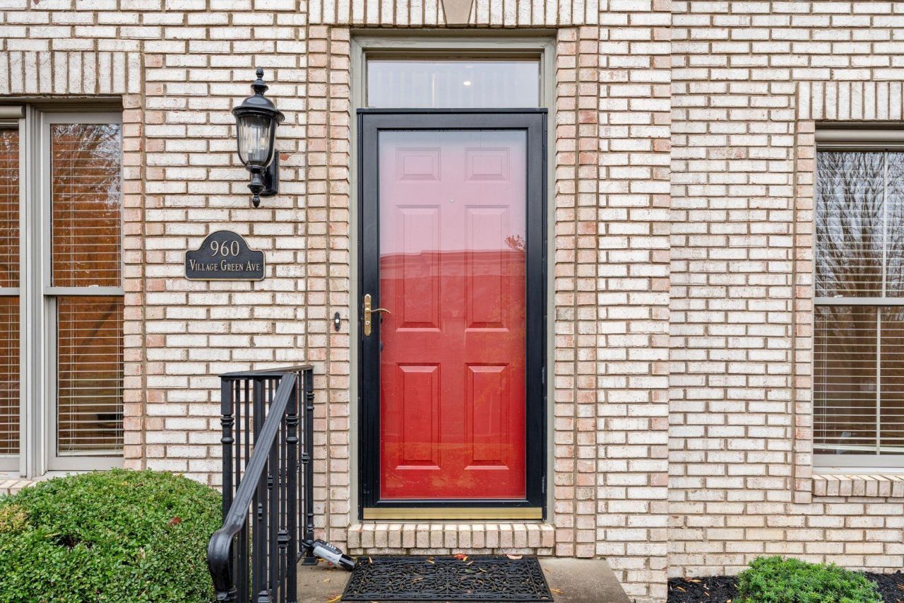 960 Village Green Avenue, Lexington, KY 40509 Main Photo