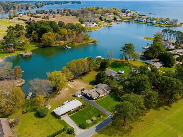 373 East Fairway Drive, KILMARNOCK, VA 22482