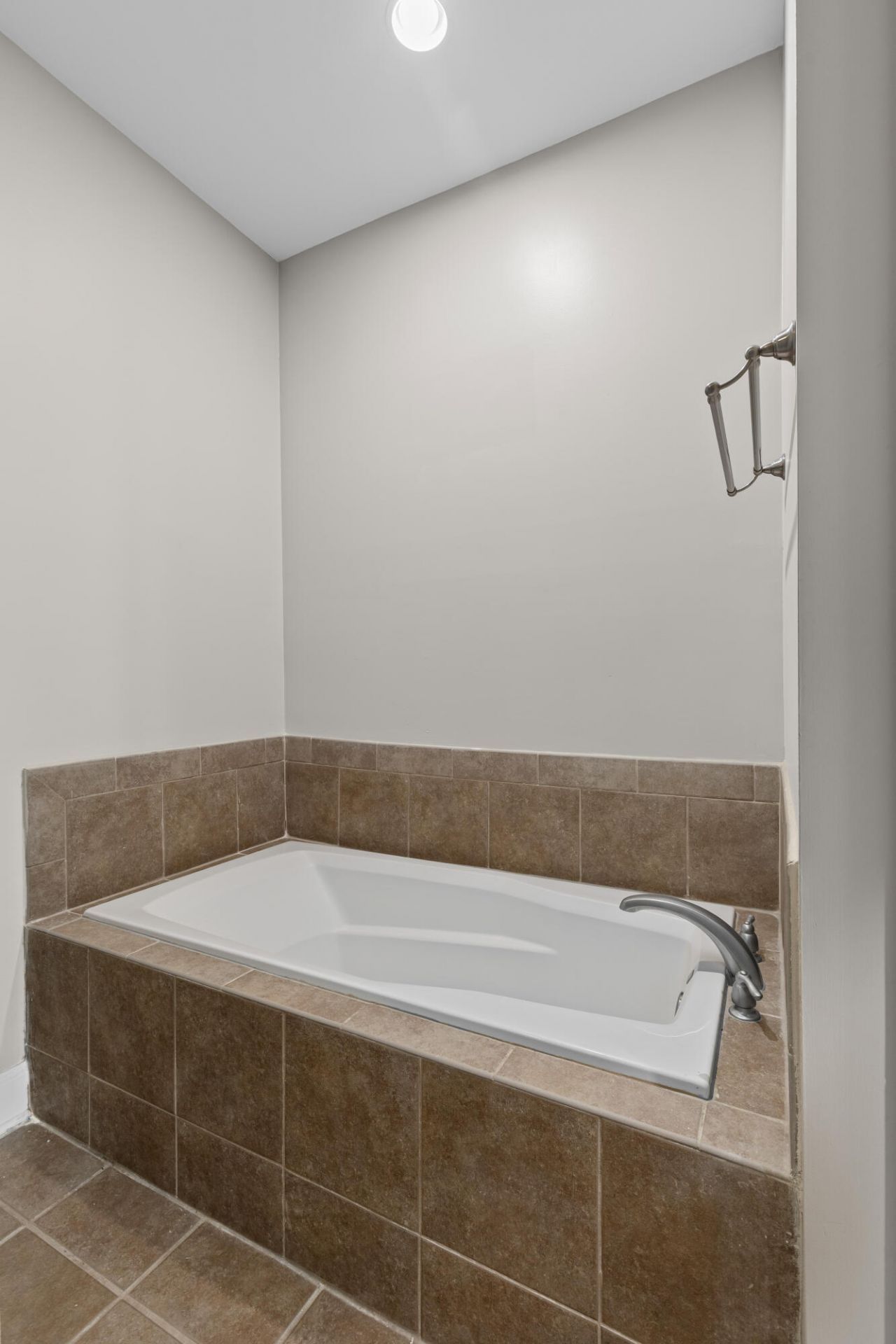 5548 Colonial Chatsworth Circle Photo 17