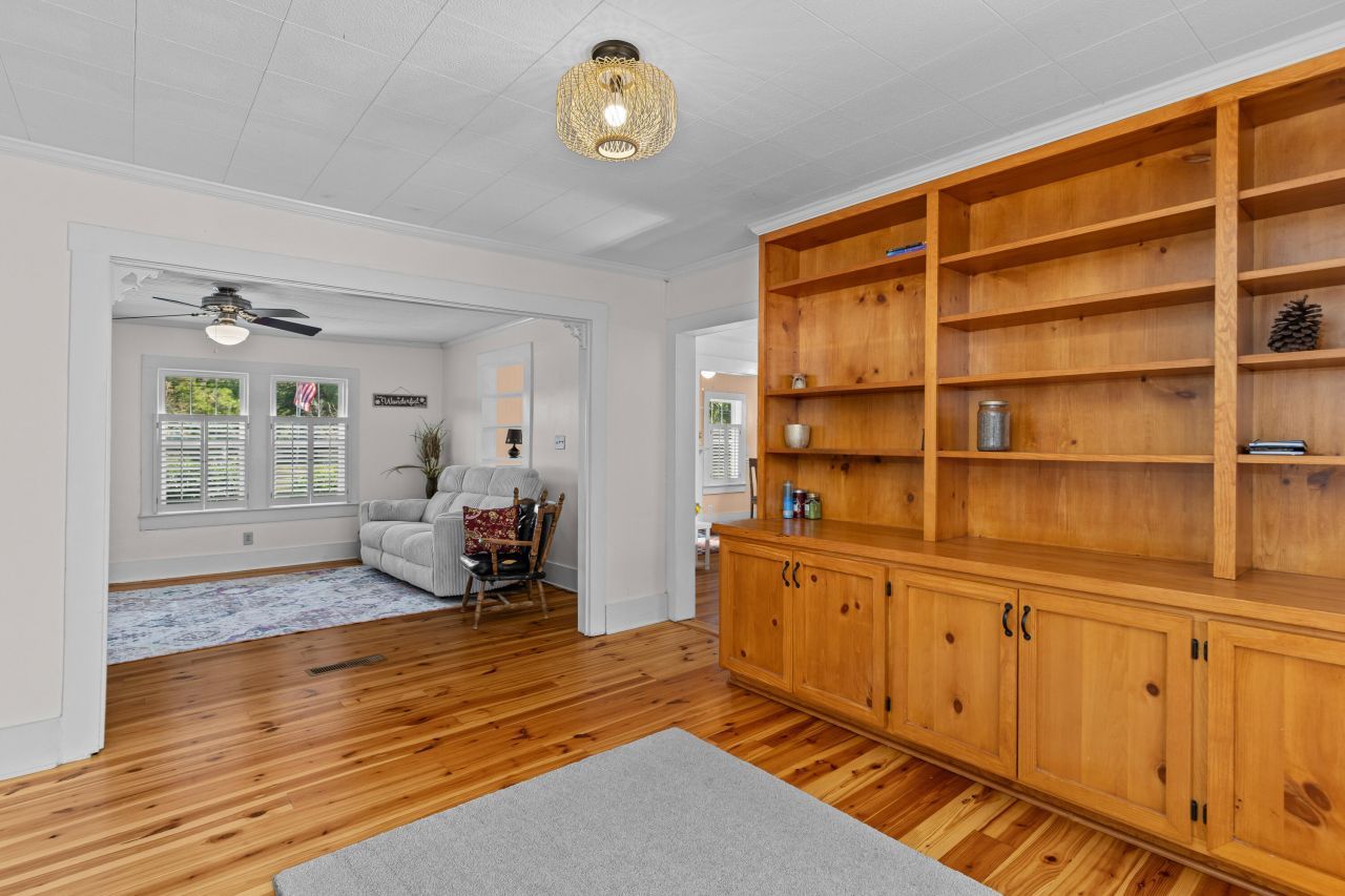 5615 Highway 165 Photo 10