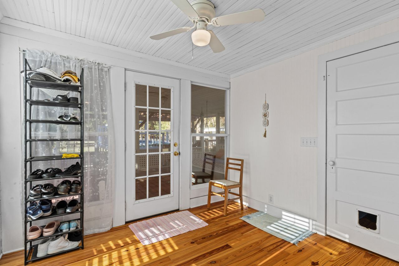 5615 Highway 165 Photo 11