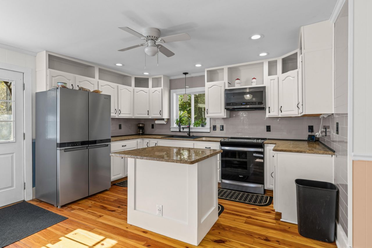 5615 Highway 165 Photo 13