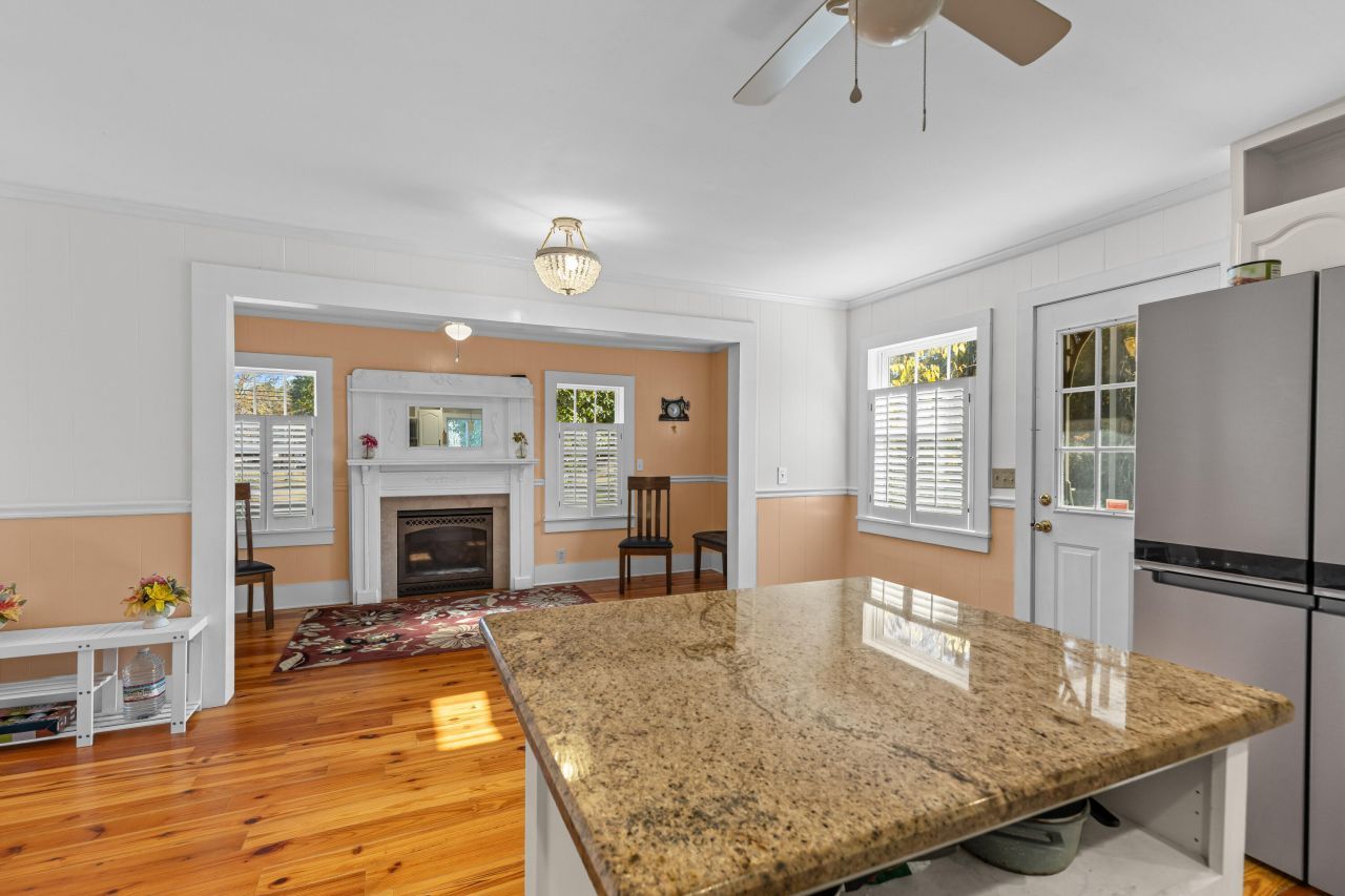 5615 Highway 165 Photo 15