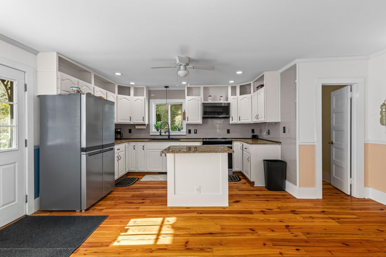 5615 Highway 165 Photo 19