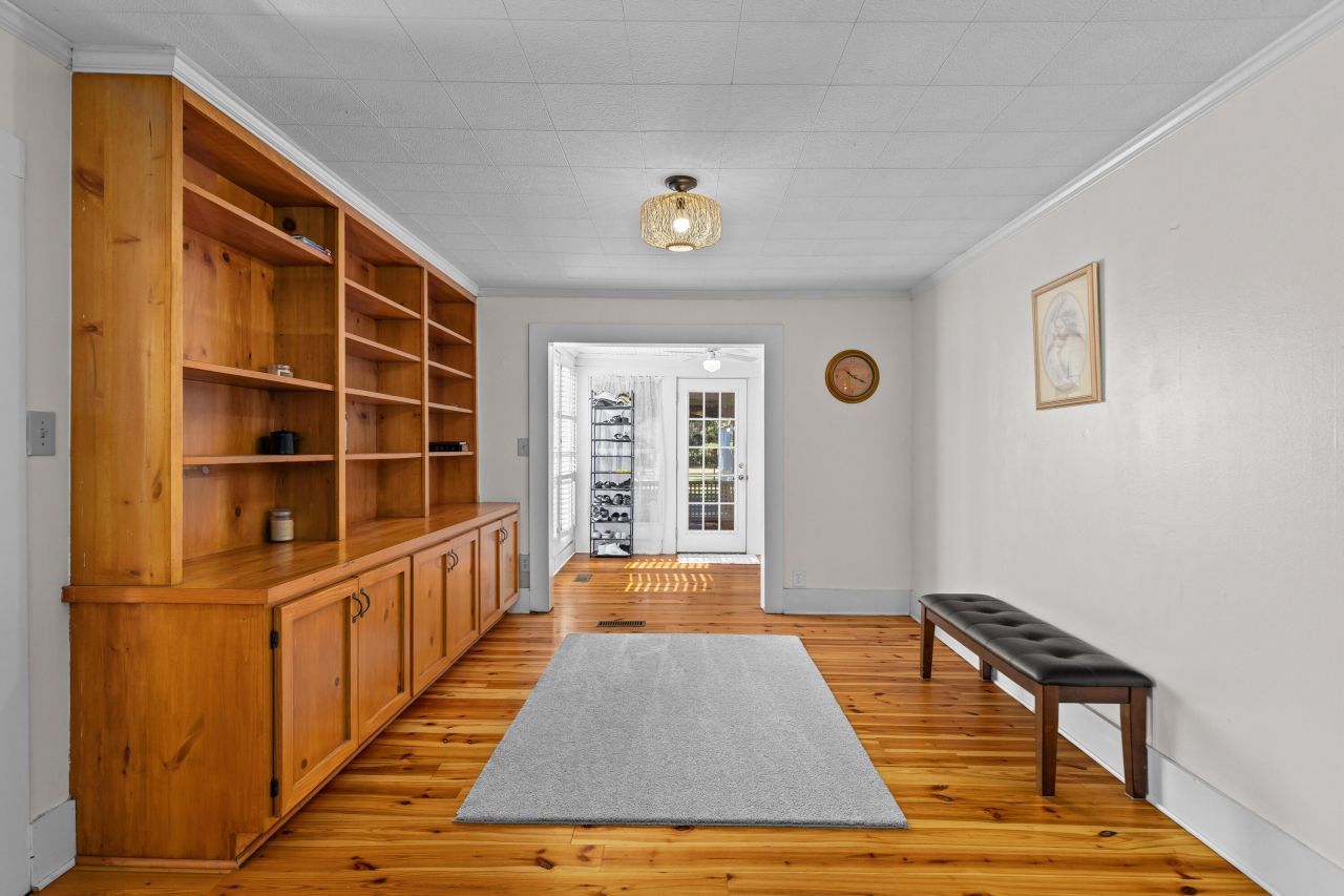 5615 Highway 165 Photo 9