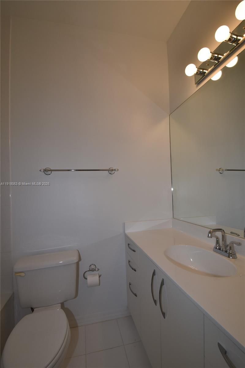 3051 Center St, Unit 9, Miami, FL 33133 Photo
