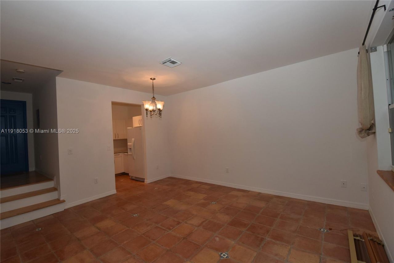 3051 Center St, Unit 9, Miami, FL 33133 Photo