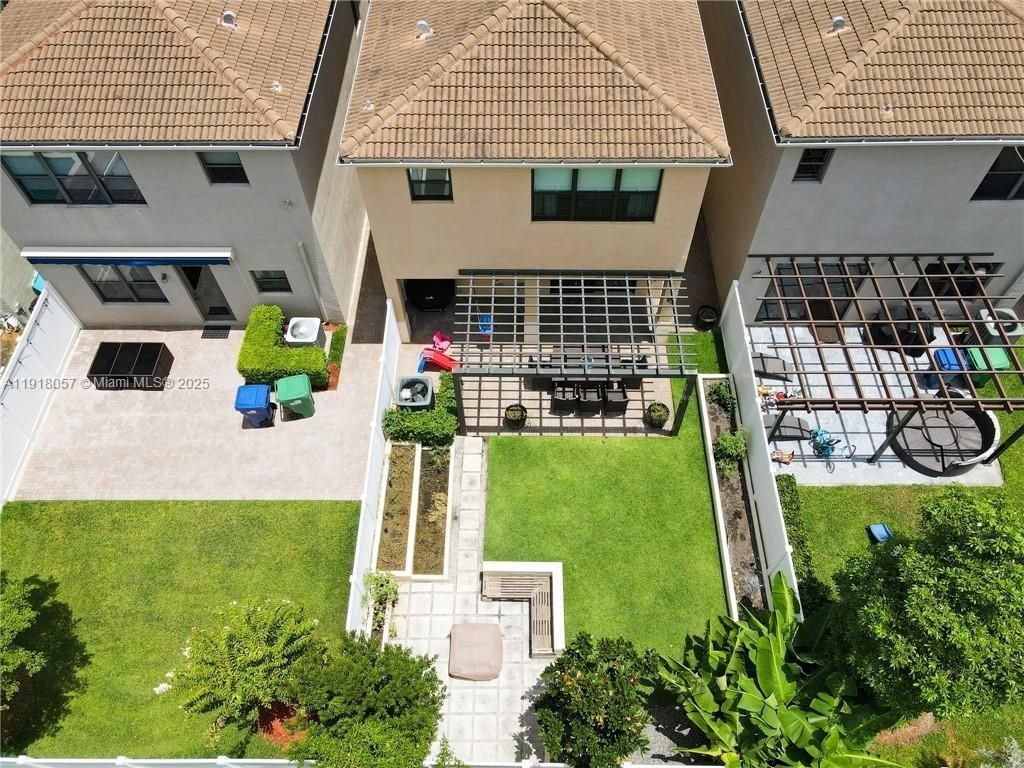 678 NE 191st Ter, Miami, FL 33179 Photo