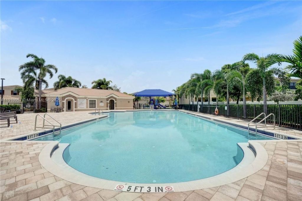 678 NE 191st Ter, Miami, FL 33179 Photo