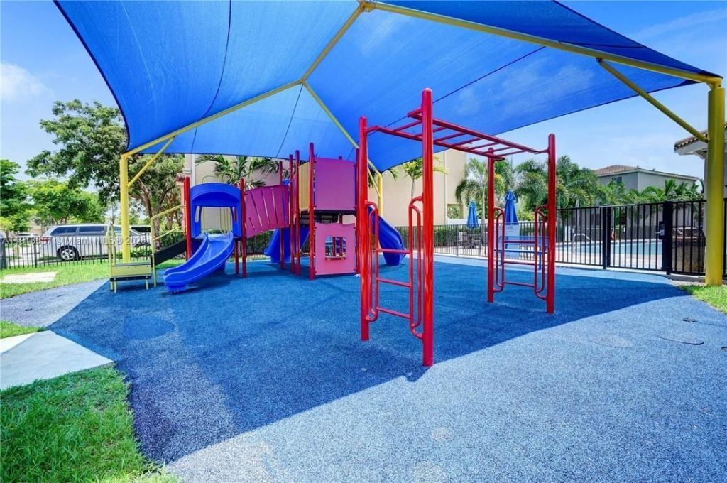 678 NE 191st Ter, Miami, FL 33179 Photo