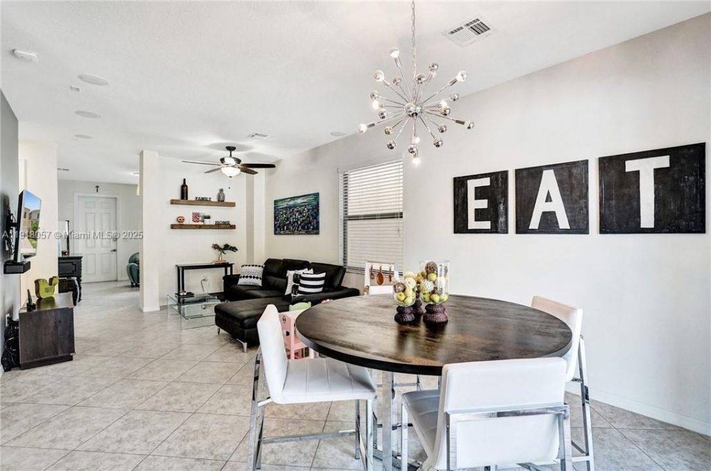 678 NE 191st Ter, Miami, FL 33179 Photo