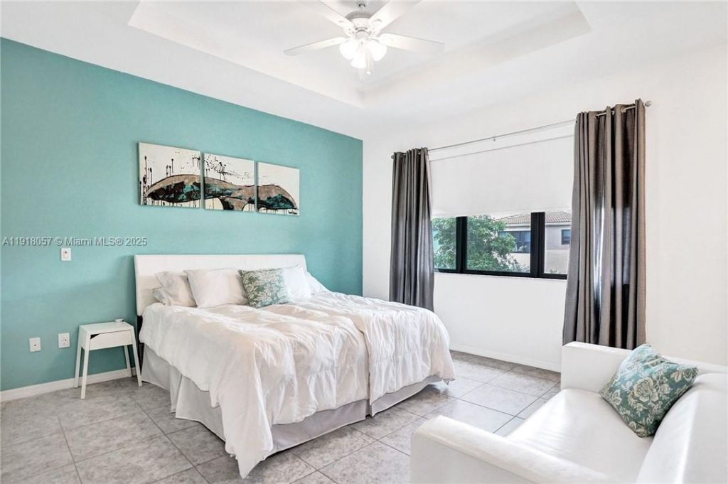 678 NE 191st Ter, Miami, FL 33179 Photo