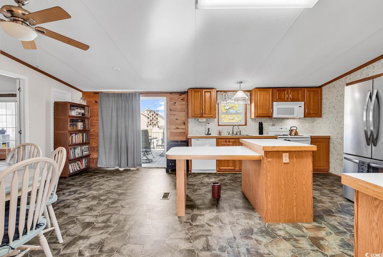 501 Topaz Ave. Photo 7