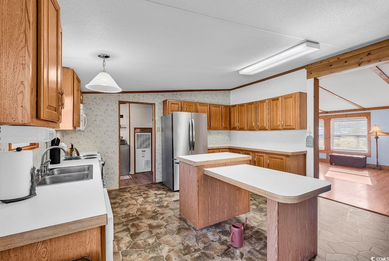 501 Topaz Ave. Photo 9