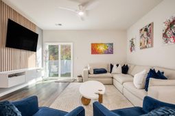 1226 Sennema Circle photo 4