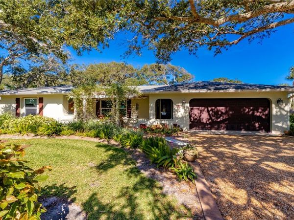 935 Tulip Lane, Vero Beach, FL 32963