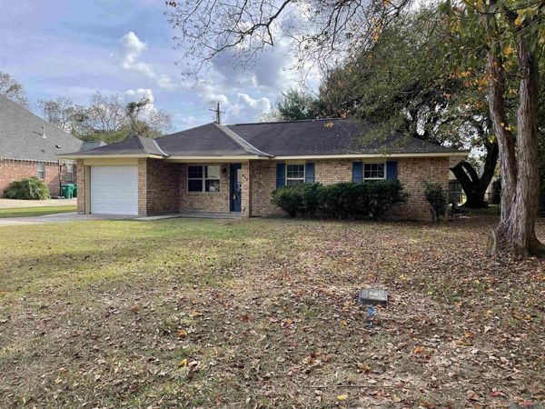 917 Montgomery Ave, Denham Springs, LA 70726