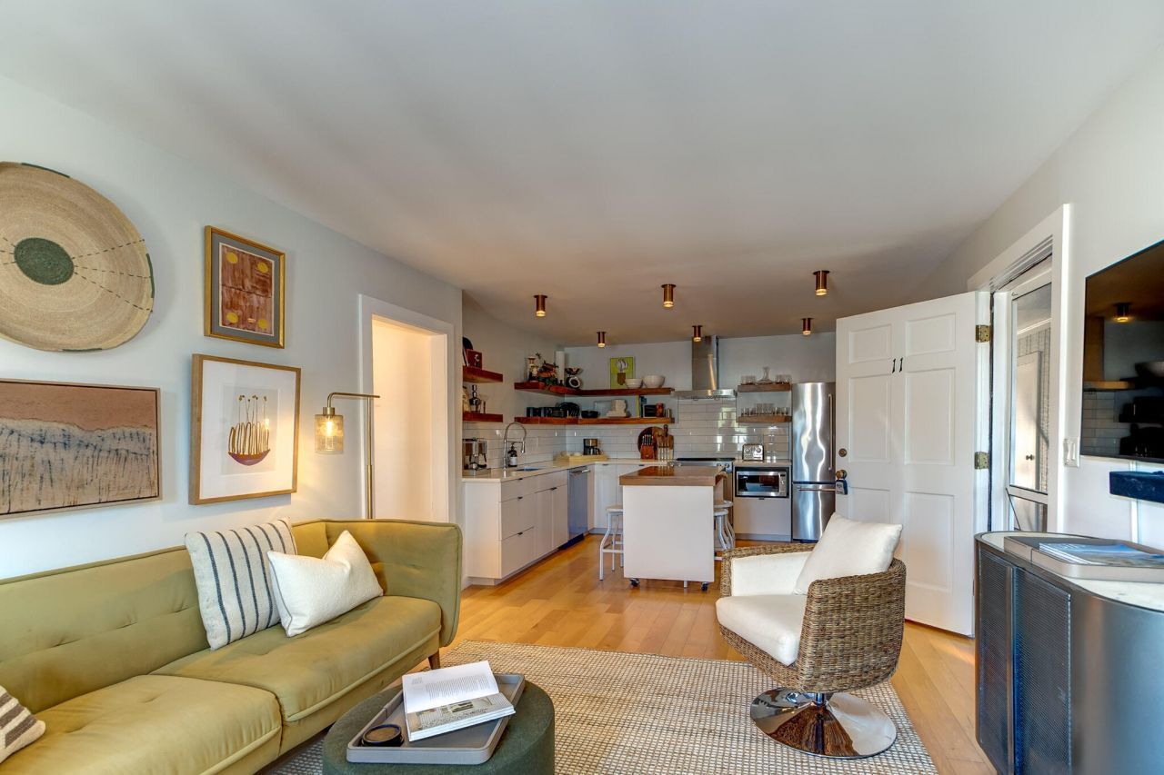 2057 Middle Street Photo 10