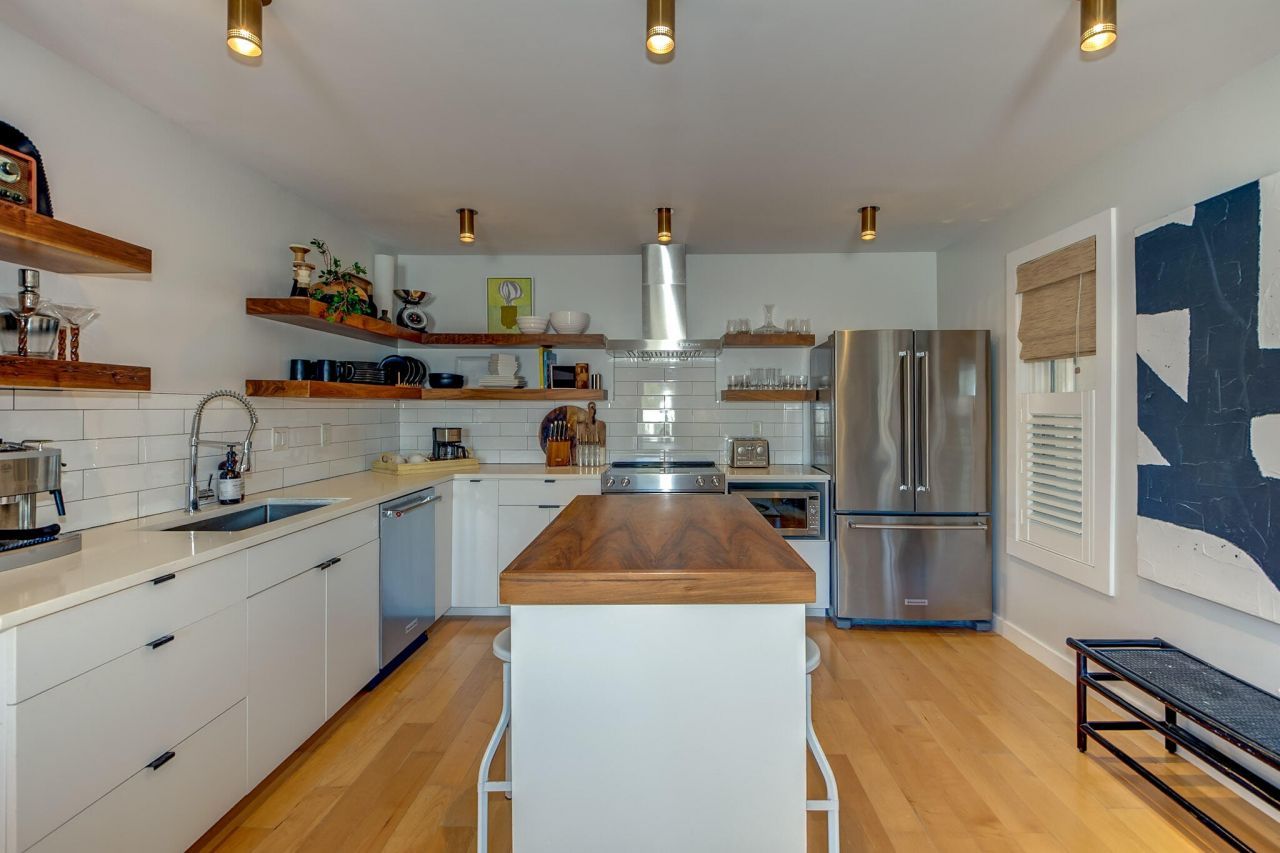 2057 Middle Street Photo 11