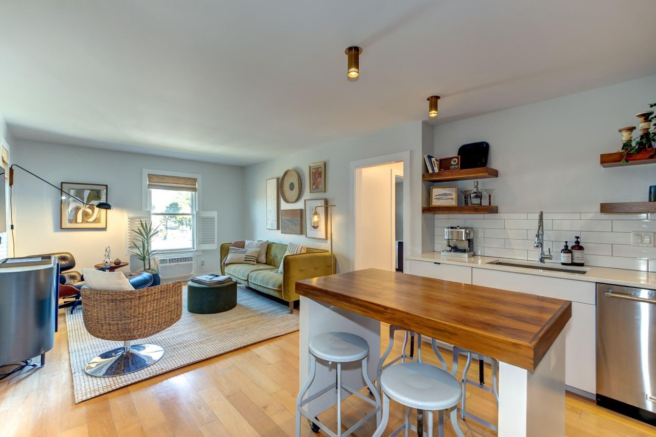 2057 Middle Street Photo 14