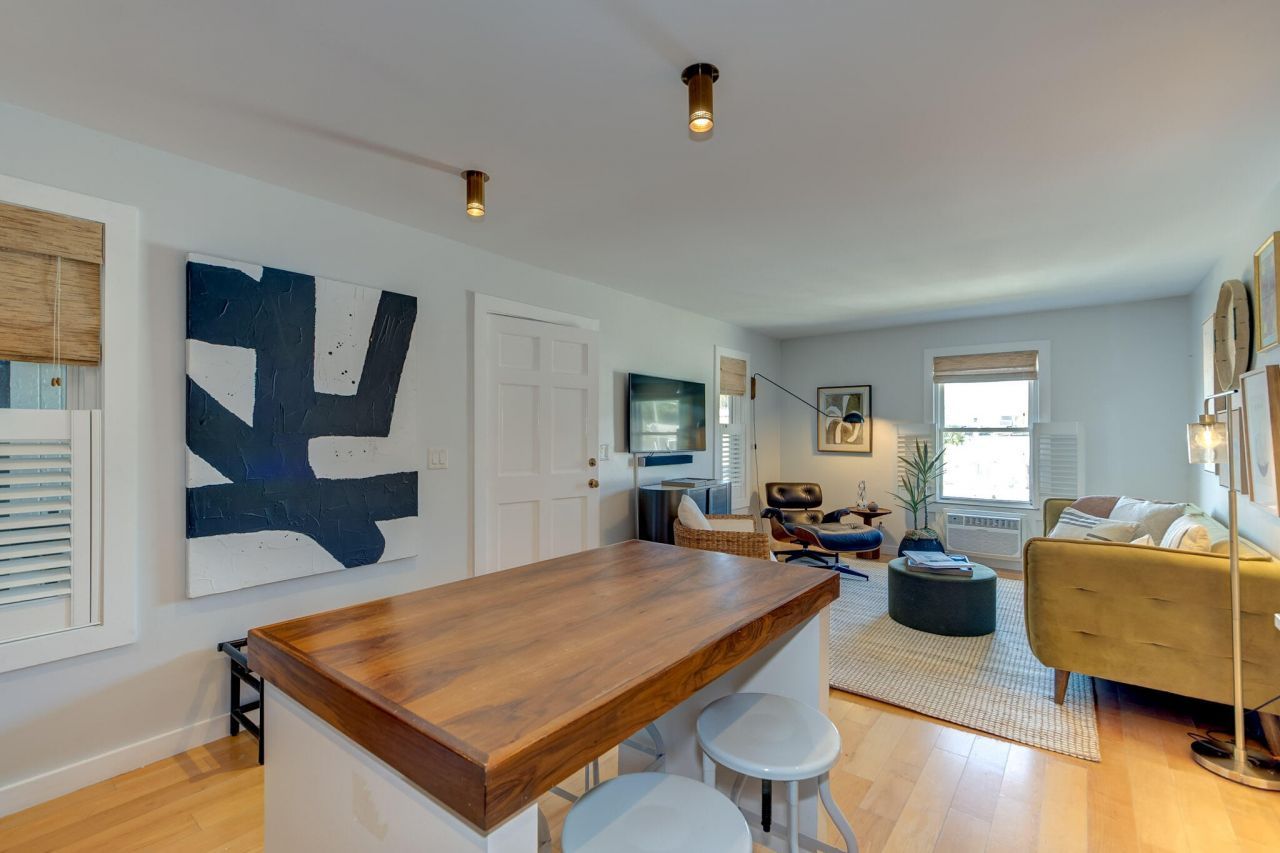 2057 Middle Street Photo 15