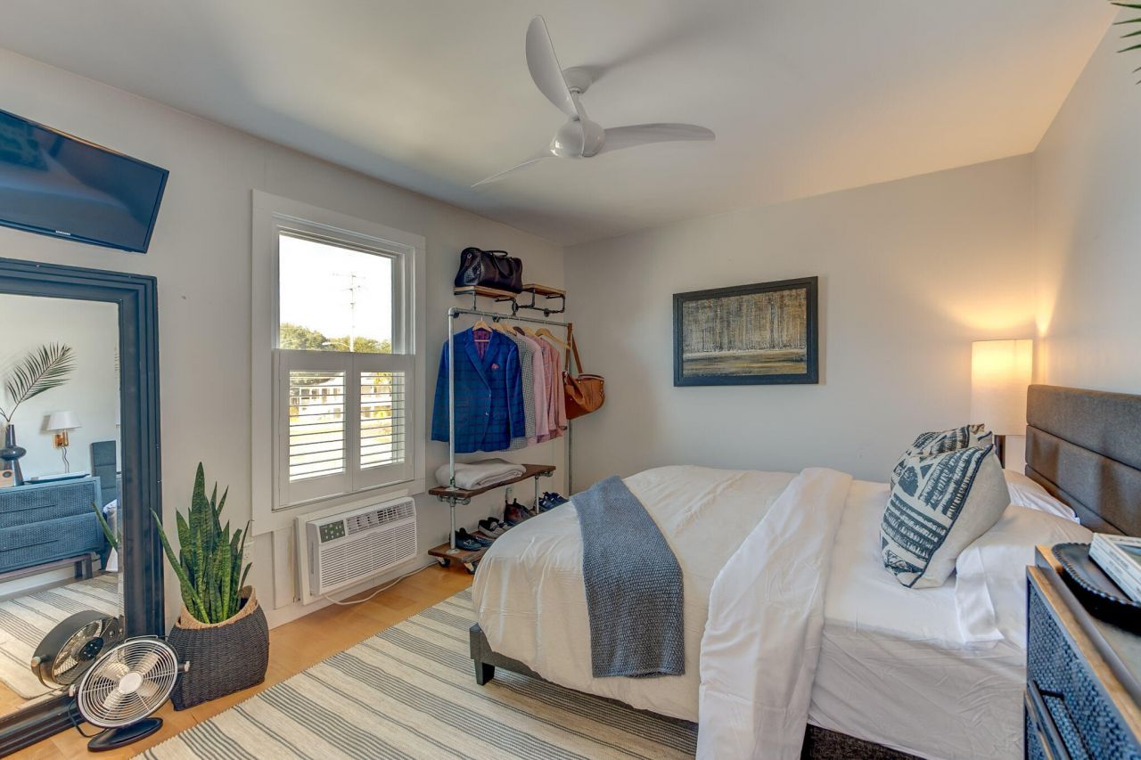 2057 Middle Street Photo 17