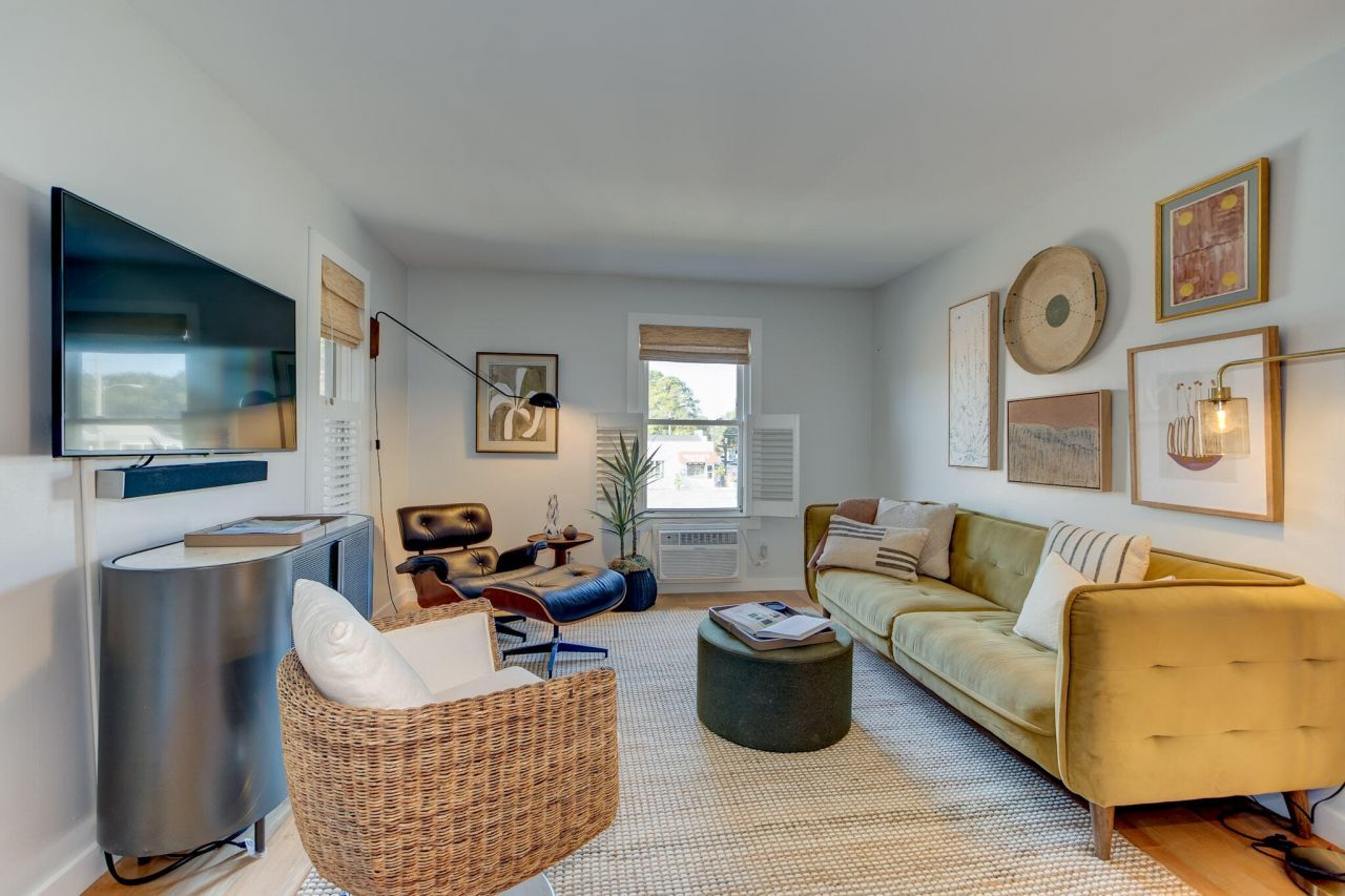 2057 Middle Street Photo 6