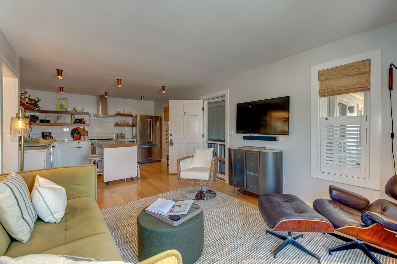 2057 Middle Street Photo 8